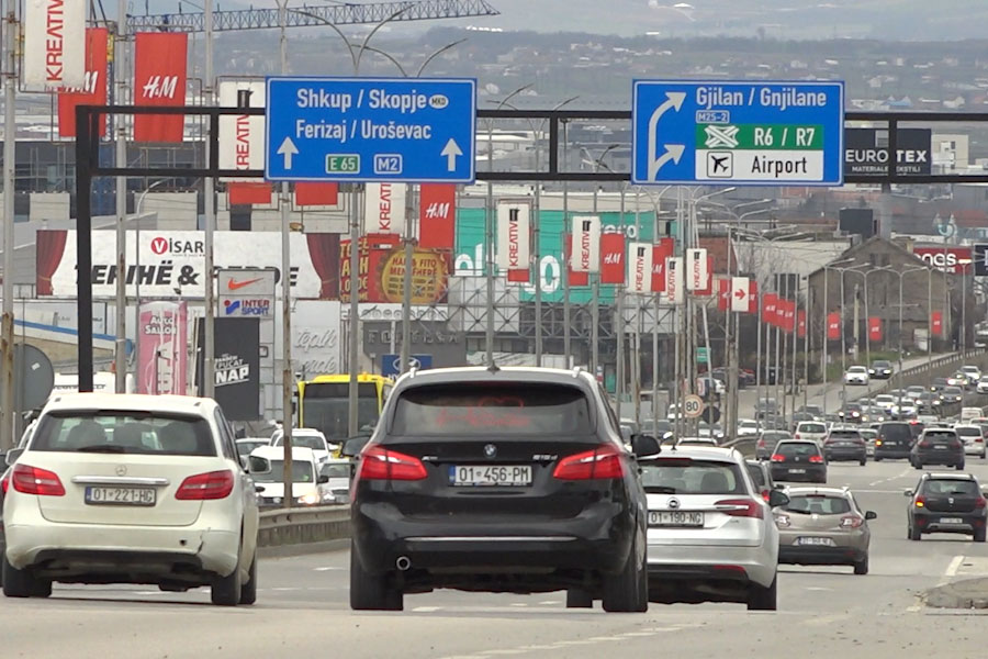 The lack of a pedestrian crossing endangers the citizens of Veternik