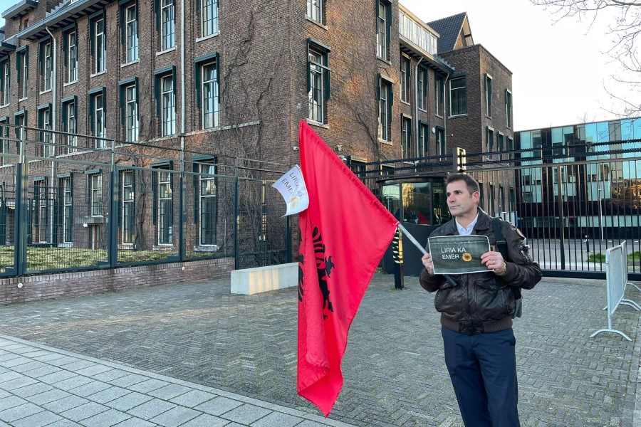 The Albanian diaspora in The Hague in support of the former KLA leaders