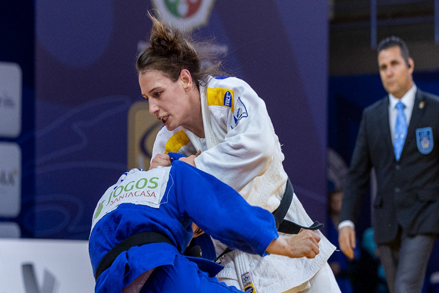 Flaka Loxha wins the first fight in the World Judo Championship