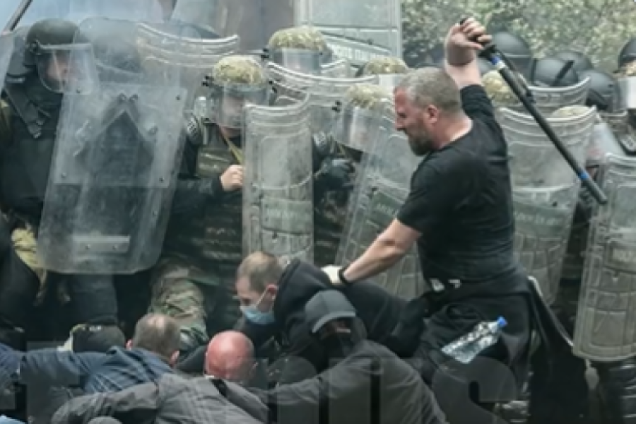 Igor Simiq’s driver was among the most violent people in the protest where KFOR soldiers were injured