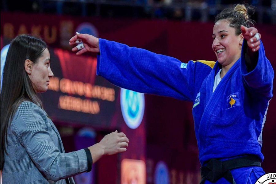 Loriana Kuka wins the bronze medal at the Dushanbe Grand Prix