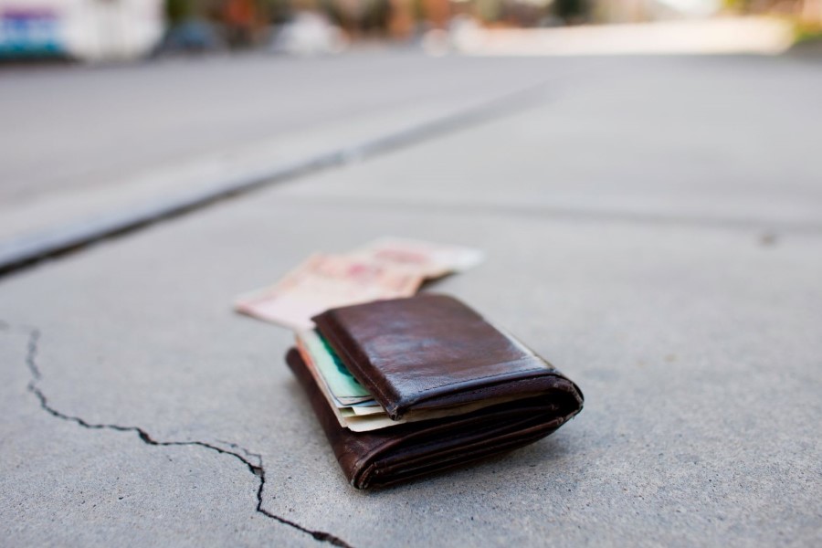 A citizen found a wallet with 600 euros in Peja, handed it over to the police