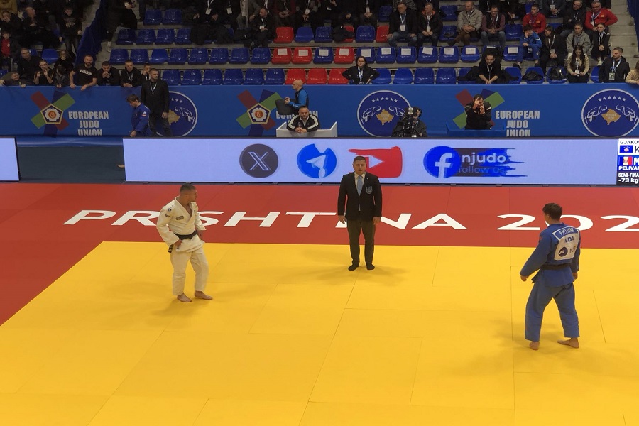 Cena defeats the Bulgarian judoka in the middle of Prishtina, fights for the bronze medal of the European championship