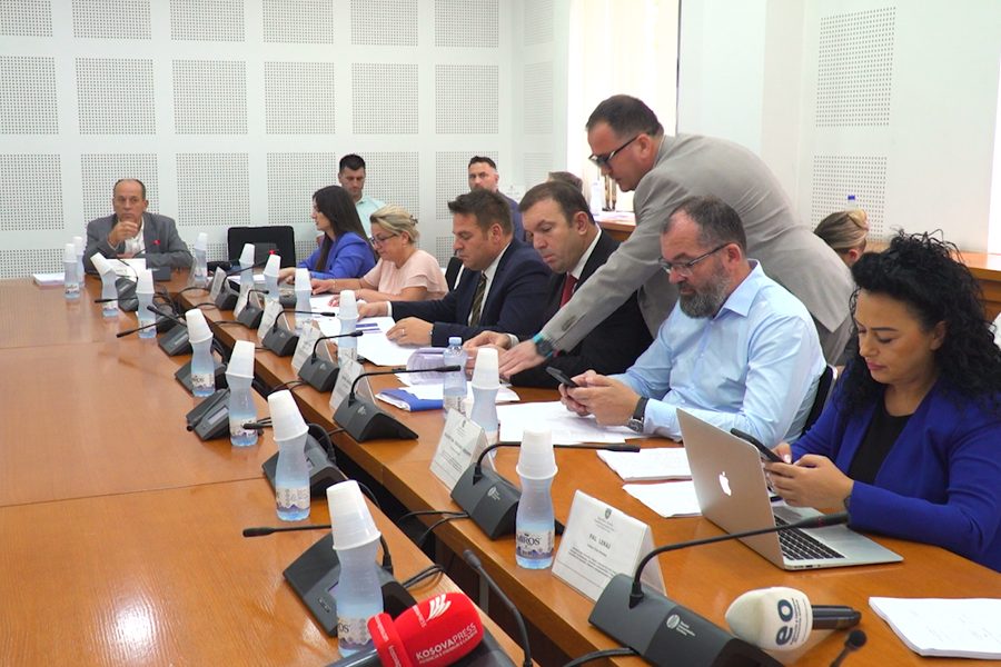 The majority abstains, the request of the opposition MP does not go to the Commission