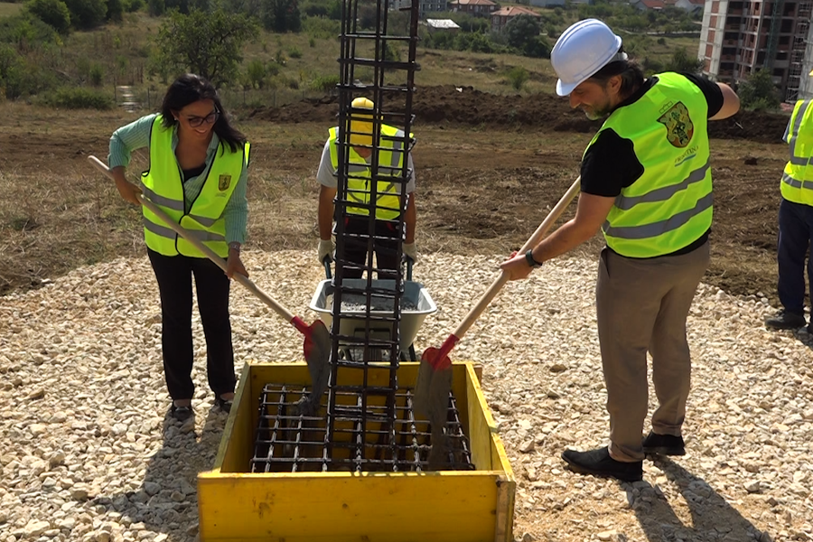 The foundation stone of the school in the “Mati 1” neighborhood is laid, it will have a capacity of more than 700 students