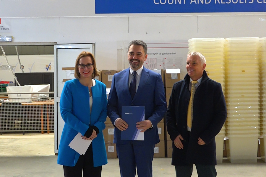 CEC receives servers and equipment as a donation from Germany