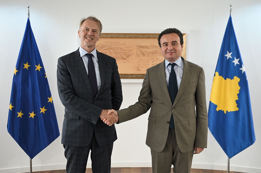 Kurti and Orav discuss the necessity of establishing new institutions