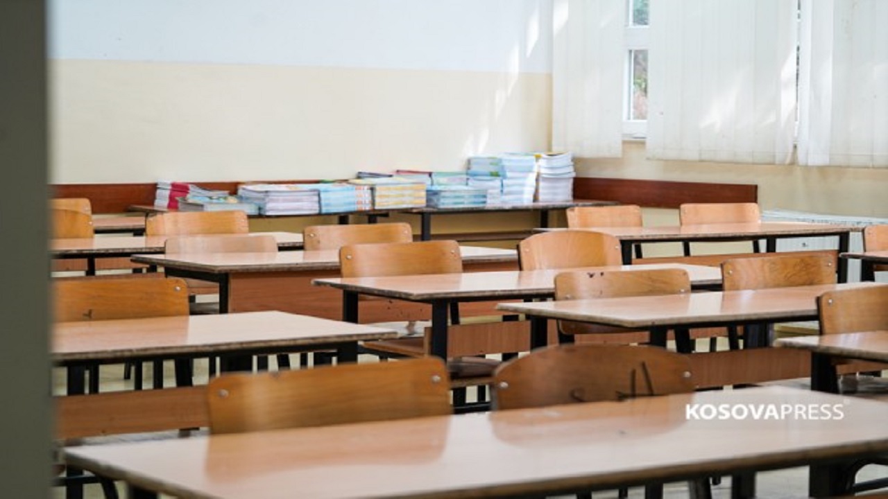 MESTI sends teachers the catalog of which textbooks they can choose from
