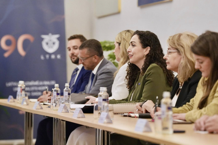 Osmani presents Kosovo’s potential for foreign investors in a meeting with the Latvian Chamber of Commerce