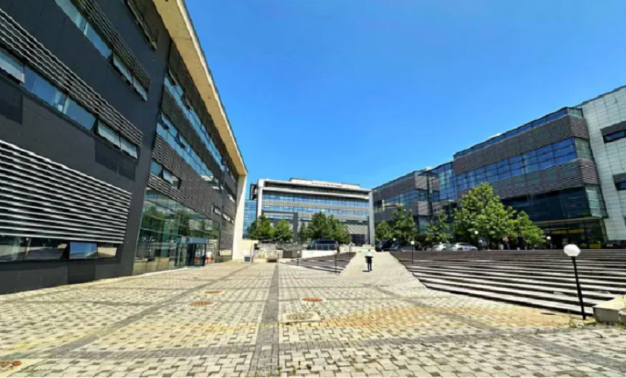 Did the Commercial Court suspend the ERO’s decision on energy market liberalization?
