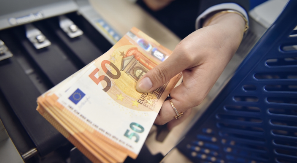Kosovo citizens go into over one billion Euros in bank debt within five months