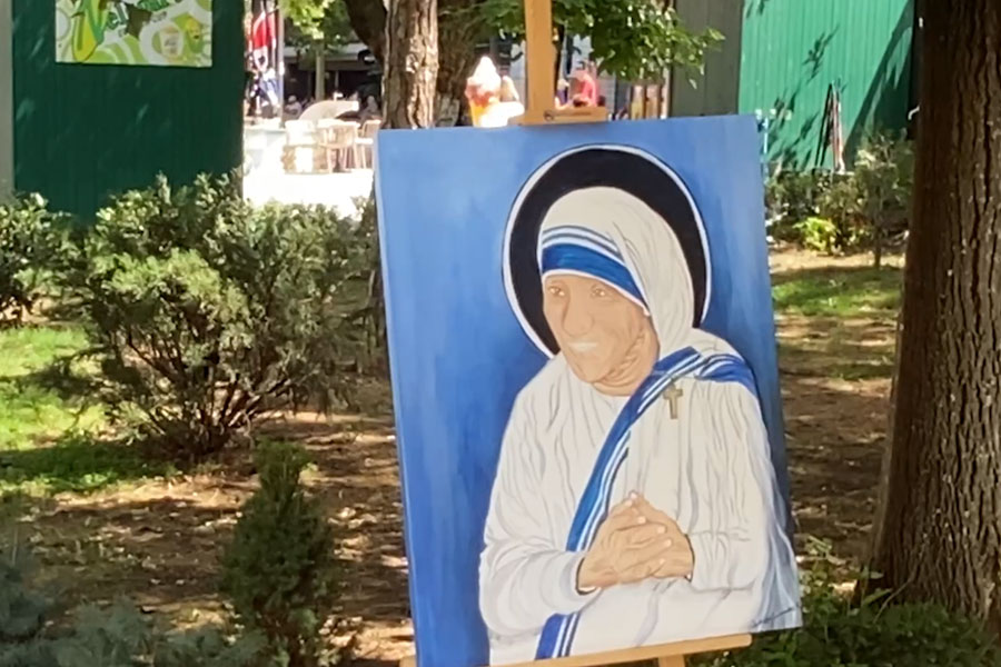 Art exhibition in Pristina marks the 115th anniversary of Mother Teresa’s birth