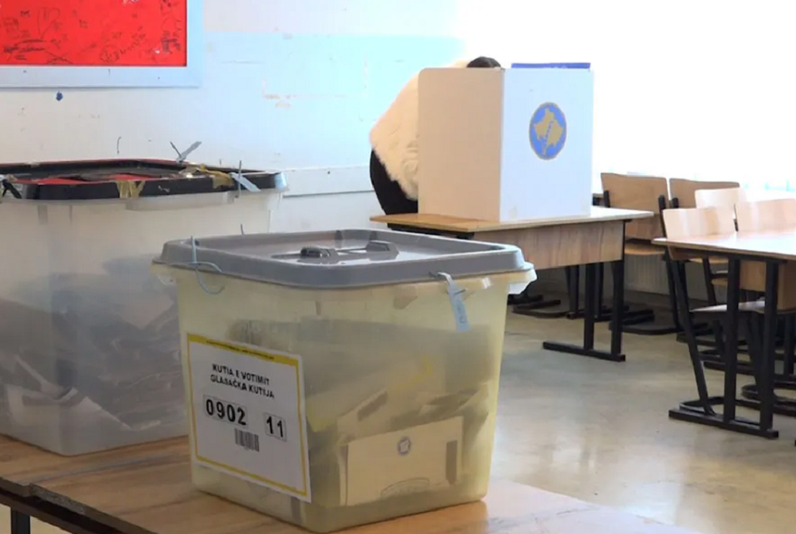 A person is suspected of photographing their vote in Deçan; Mushkolaj reports the incident