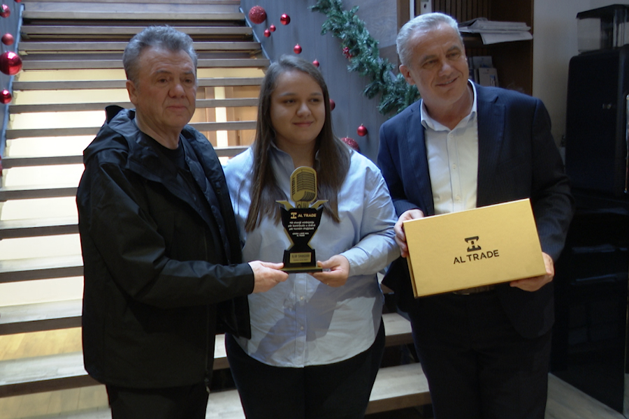 Al Trade honors artist Ilir Shaqiri with the “Golden Award 2025”