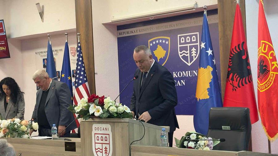 Ramosaj sworn in as mayor of Deçan, promises transparency and development for citizens