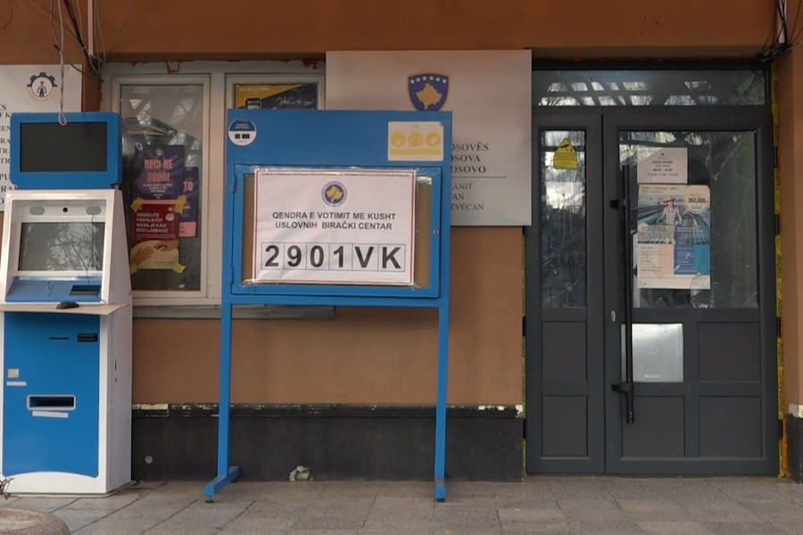 A small number of citizens voted by midday in Zvečan