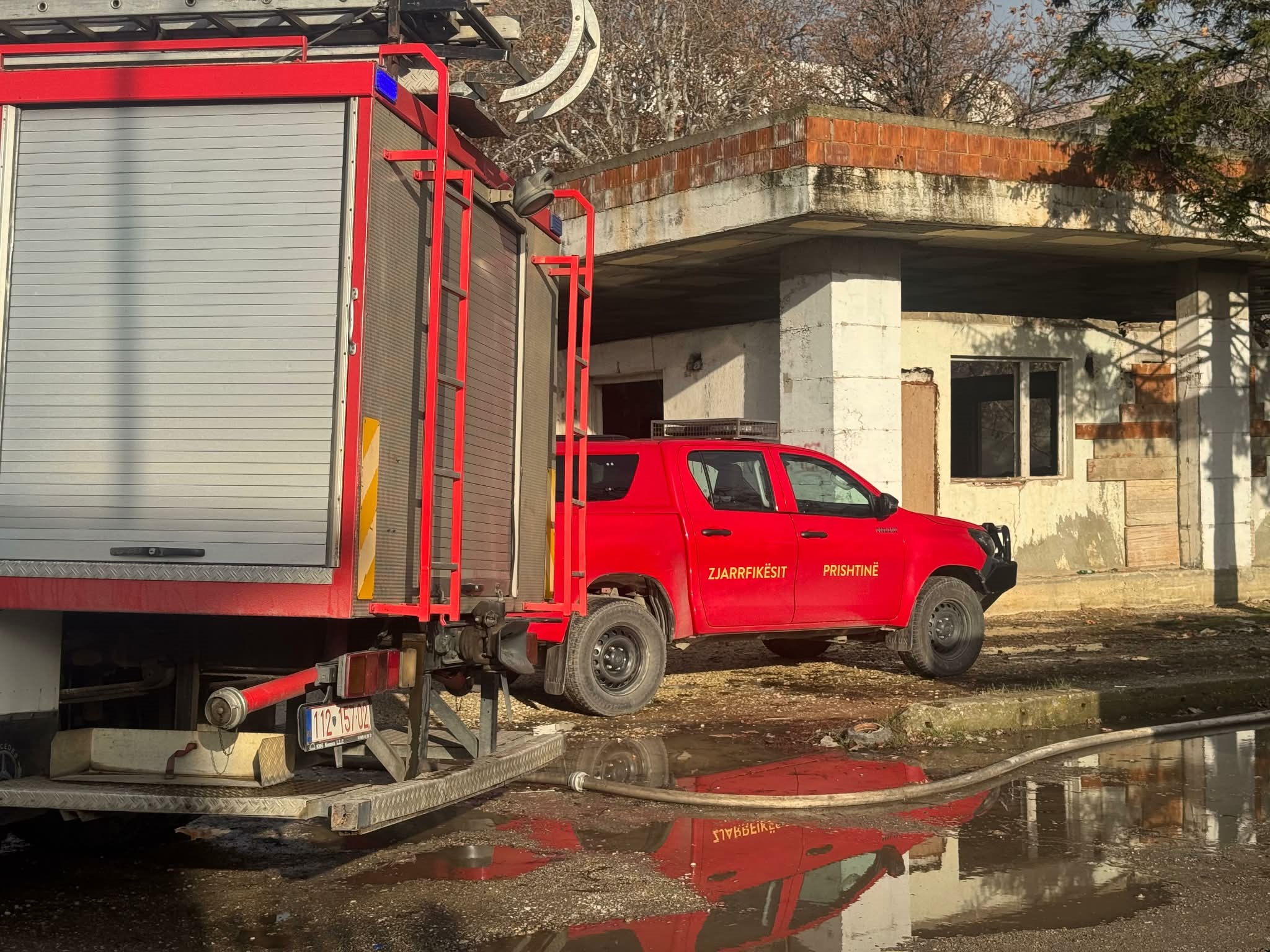 A building near “Fadil Vokrri” Stadium catches fire, firefighters respond