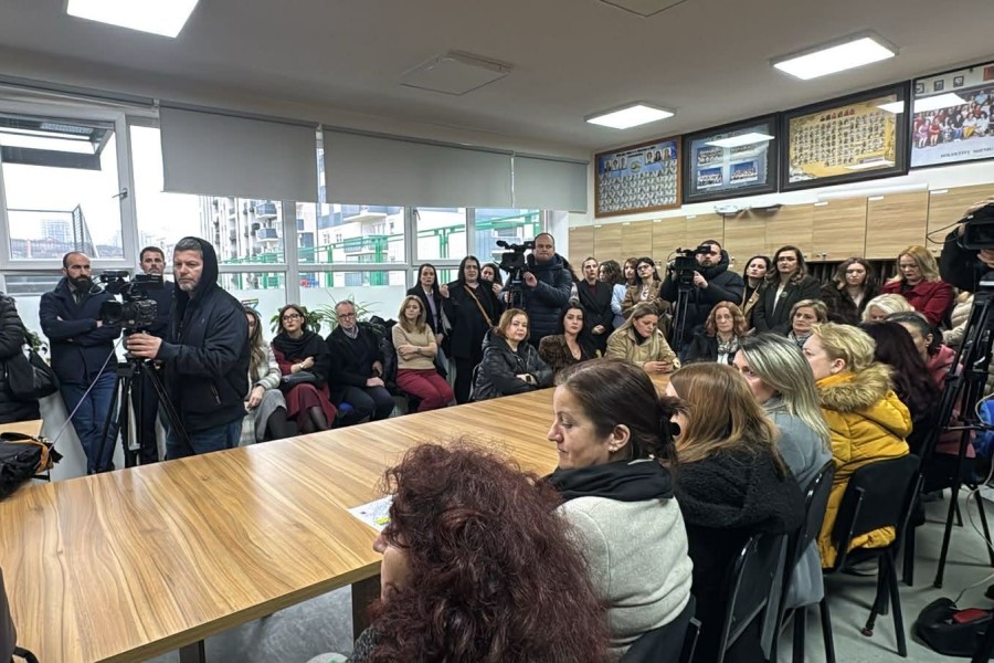 Two-hour protest at “Pavarësia” Primary and Lower Secondary School, classes begin from the third period