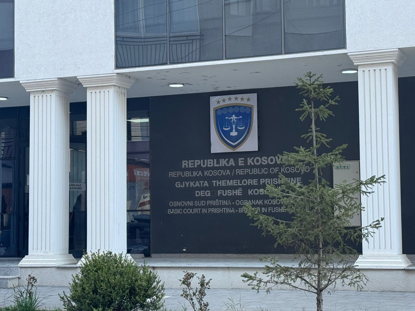Sexual harassment hearing in Fushë Kosovë, Koci: Victim in courtroom, judges absent