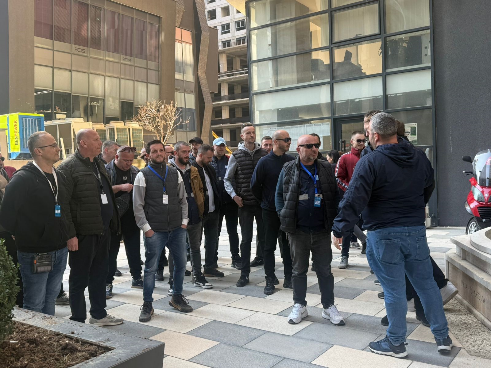Workers of “Prishtina Parking” protest, strike warned