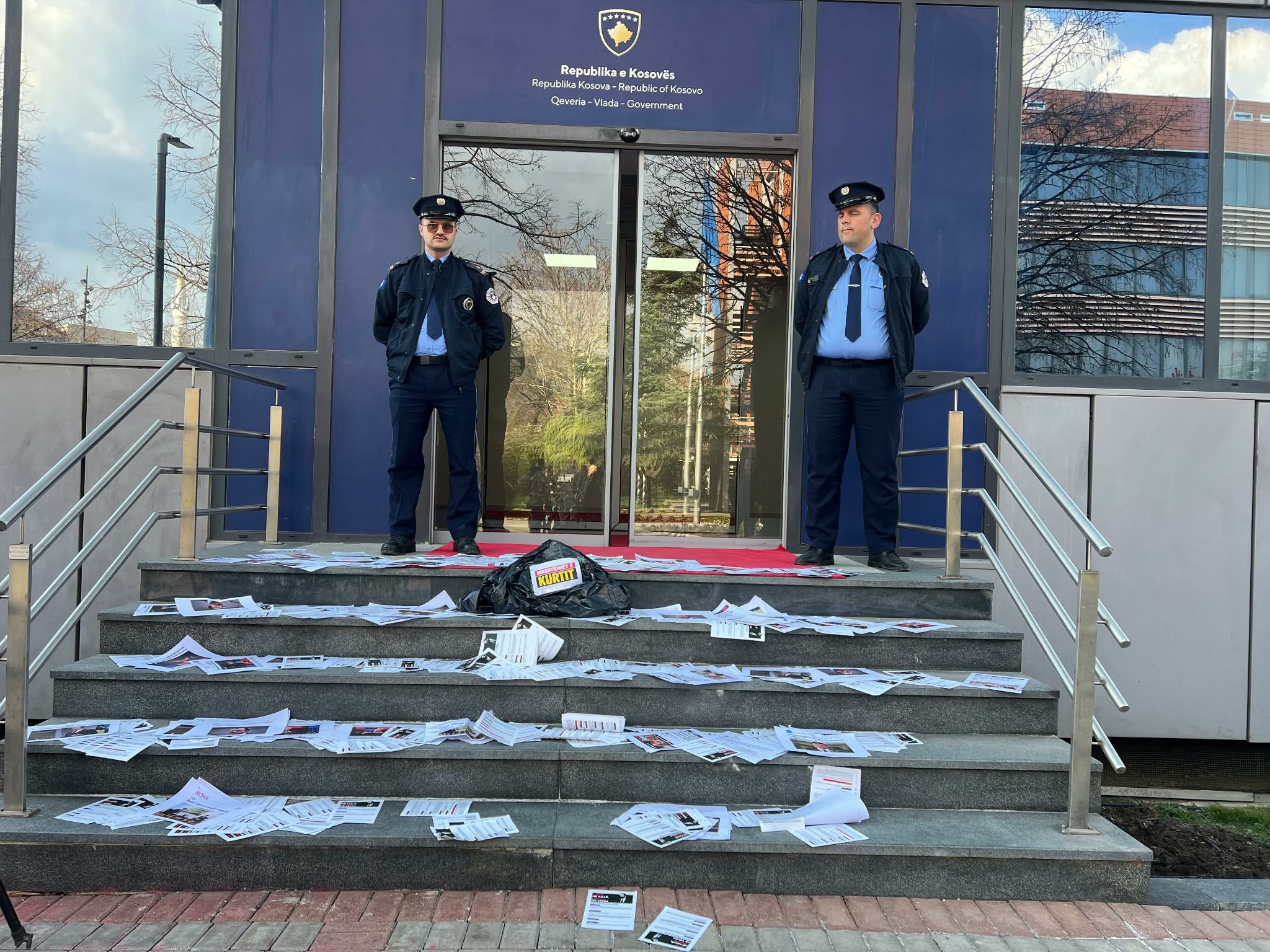 PDK places a black sack “filled with Albin Kurti’s lies” in front of the Government