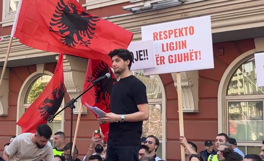 Albanian students protest in Skopje demanding exams in their mother tongue