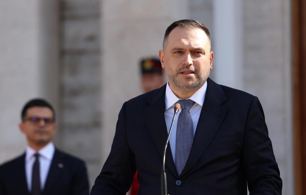 Albania’s Minister of Defense visits Kosovo
