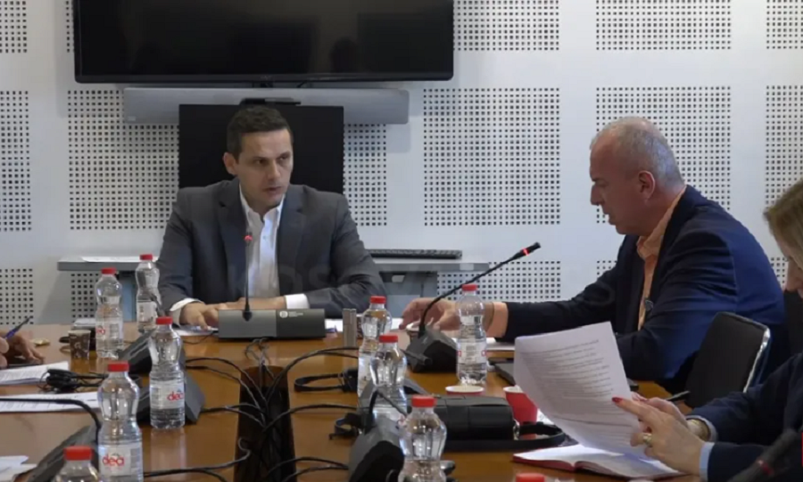 Kosovo government decision on the Bar Exam Commission sparks clash between ruling party and opposition