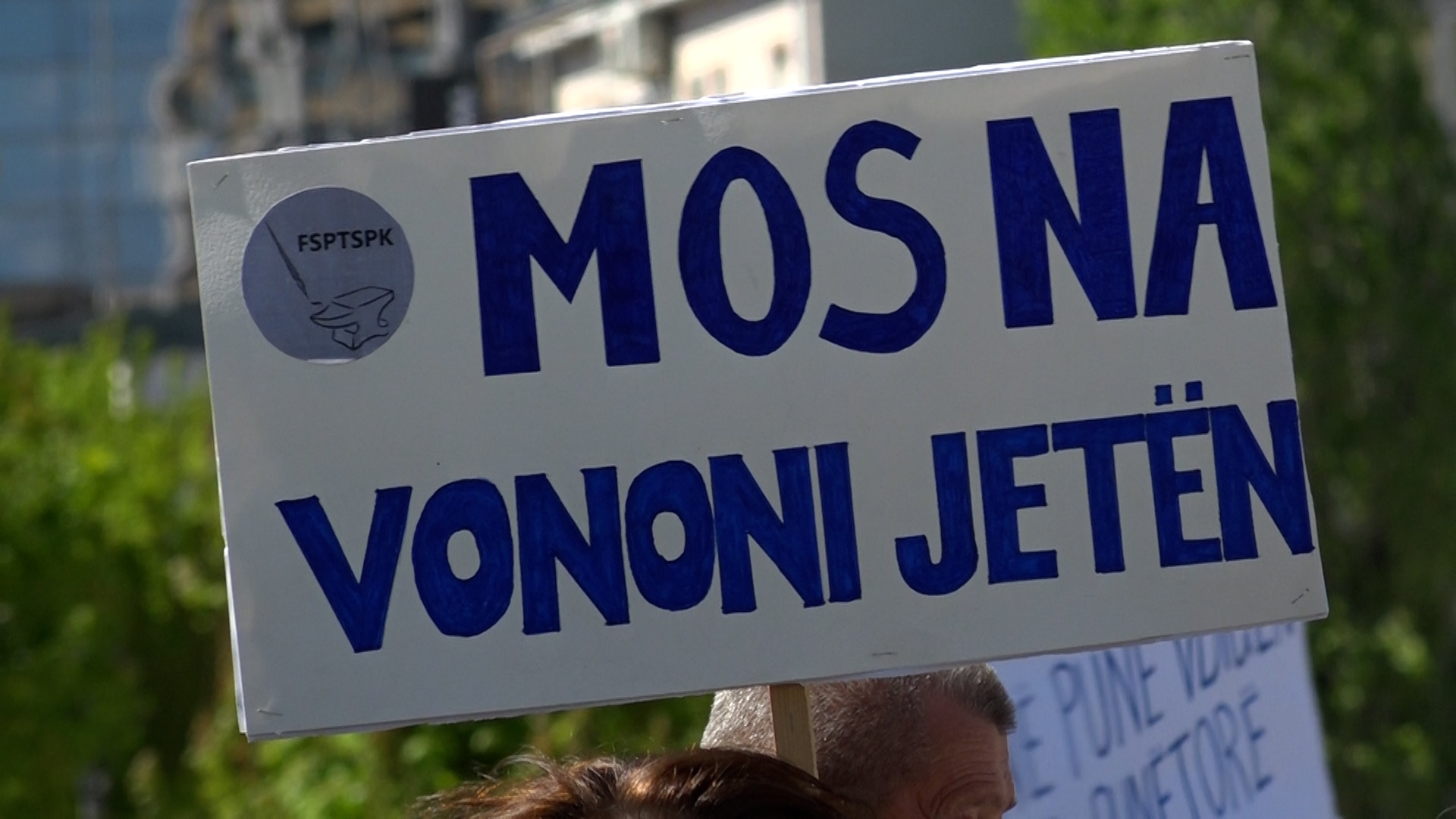 “18 months without a single day of rest”, workers’ testimonies in Pristina