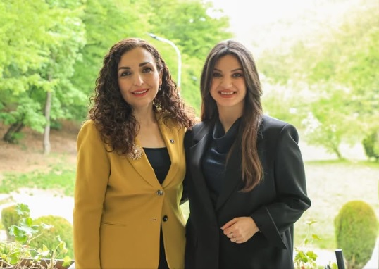 Vjosa Osmani takes MP Jeta Statovci from the Vetëvendosje Movement