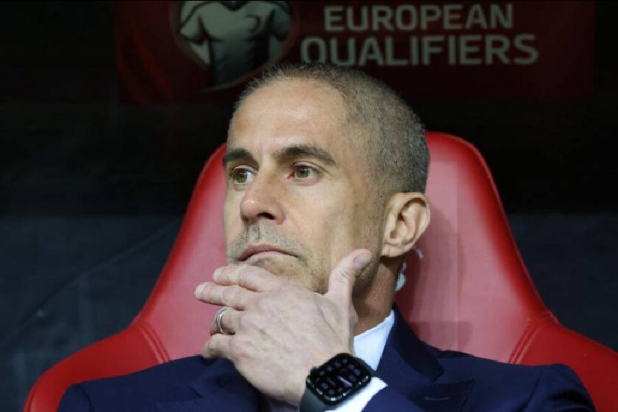 Overcome with emotion, what did Sylvinho say in his farewell?