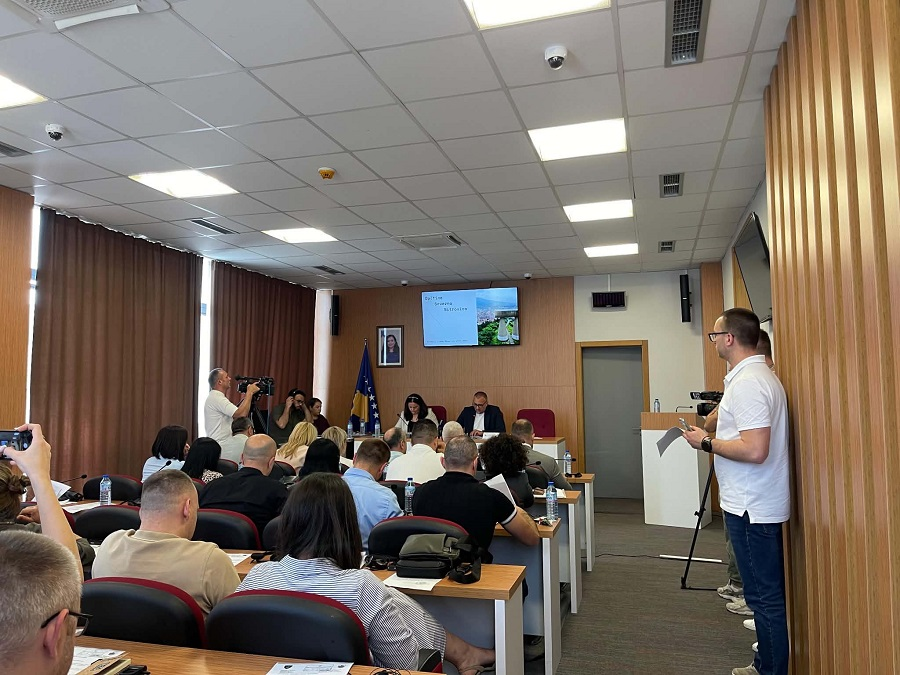 North Mitrovica assembly members approve removal of the “I Love Mitrovica” sign