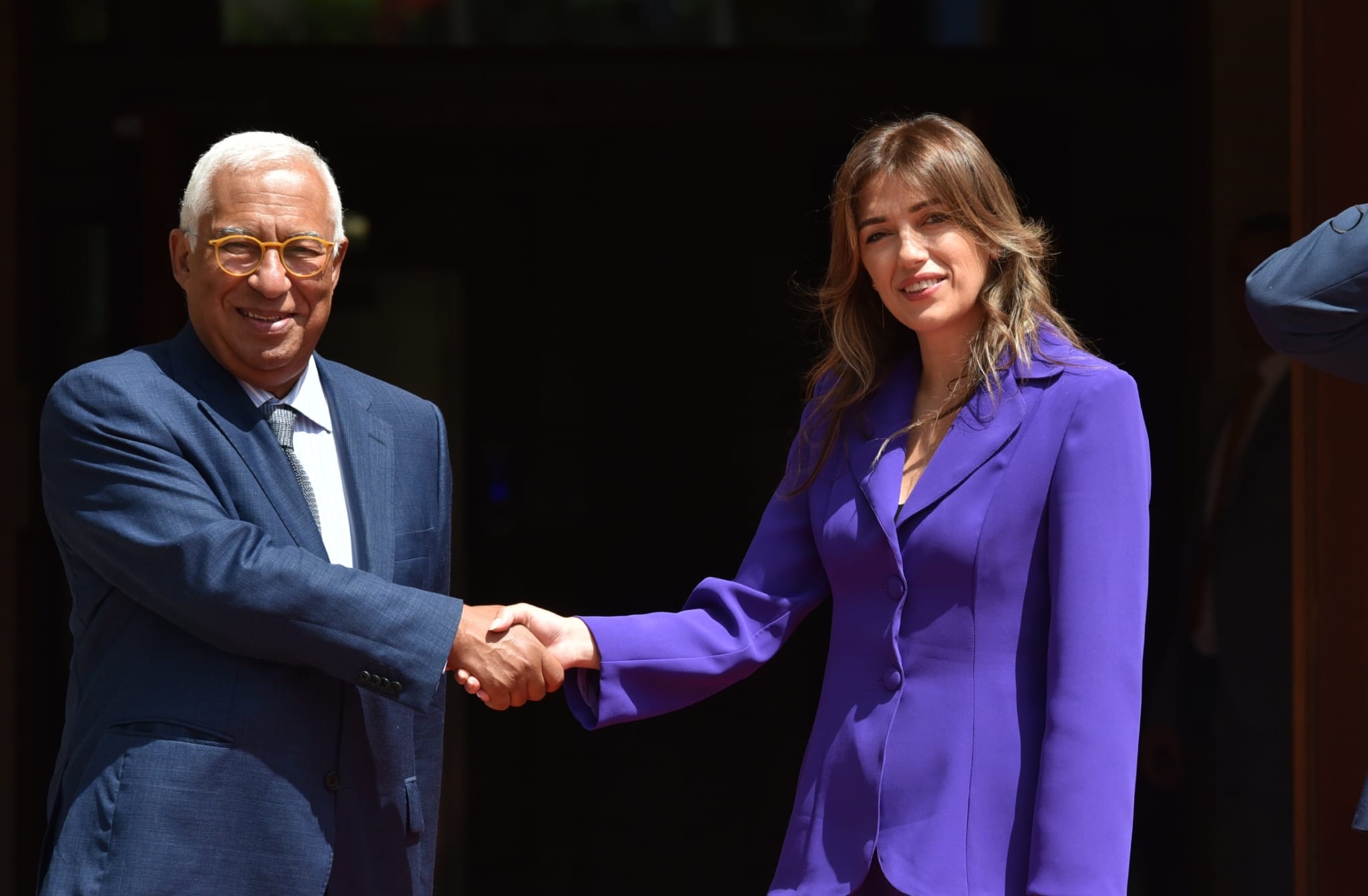 Antinio Costa arrives in Pristina, received by Albulena Haxhiu