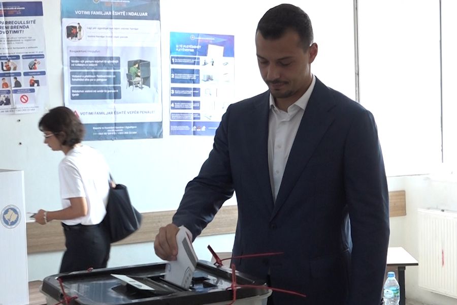 Son of Hashim Thaci, Endrit casts his vote expecting “a change that must happen”