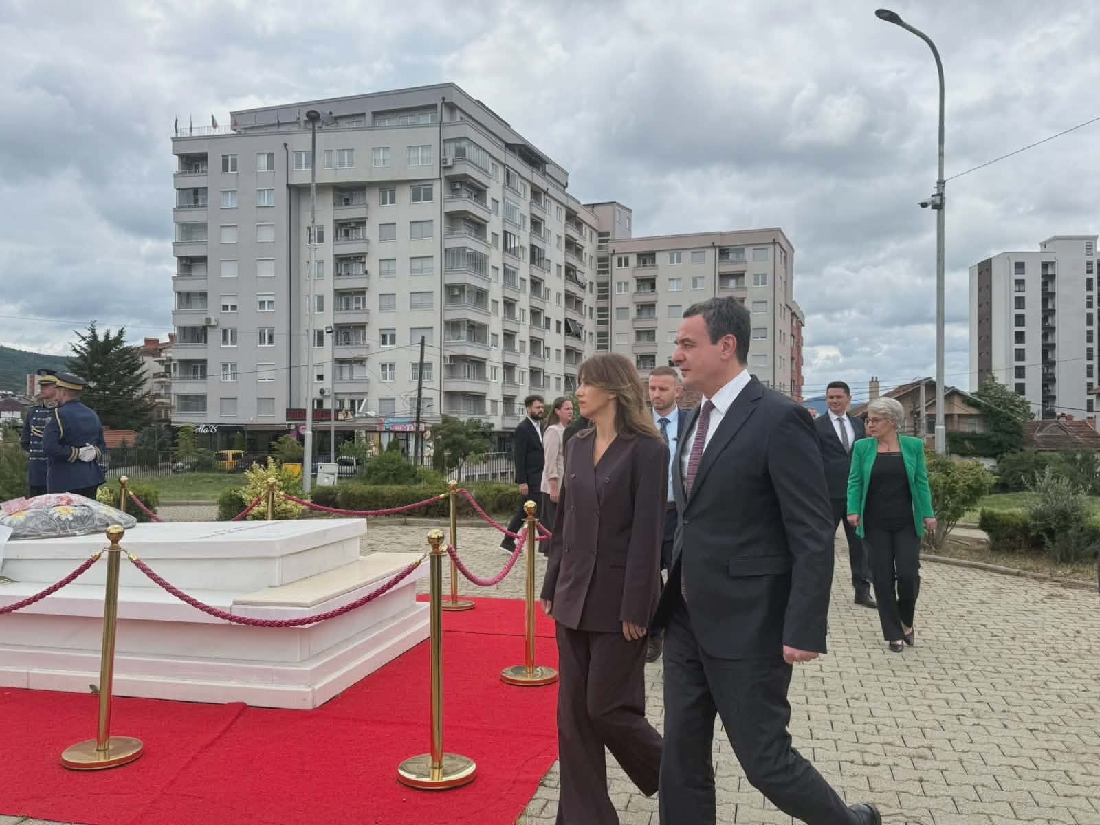Kurti and Haxhiu honor Rugova, Demaci, and Kosovo’s heroes