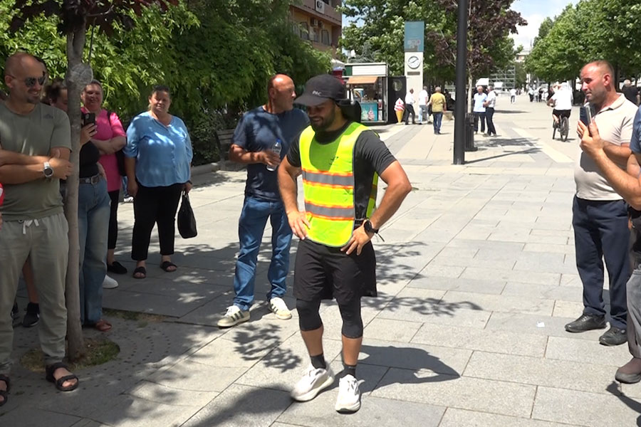 1,500 kilometers on foot in 15 days: Boxer from Llap writes history in Prishtina