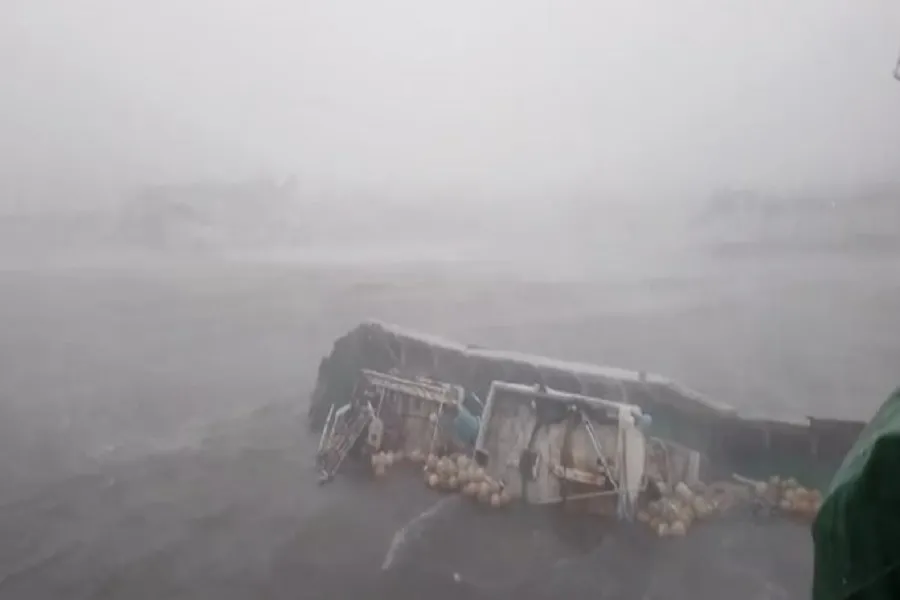 Tajfuni i fuqishëm Kong-rey godet Tajvanin