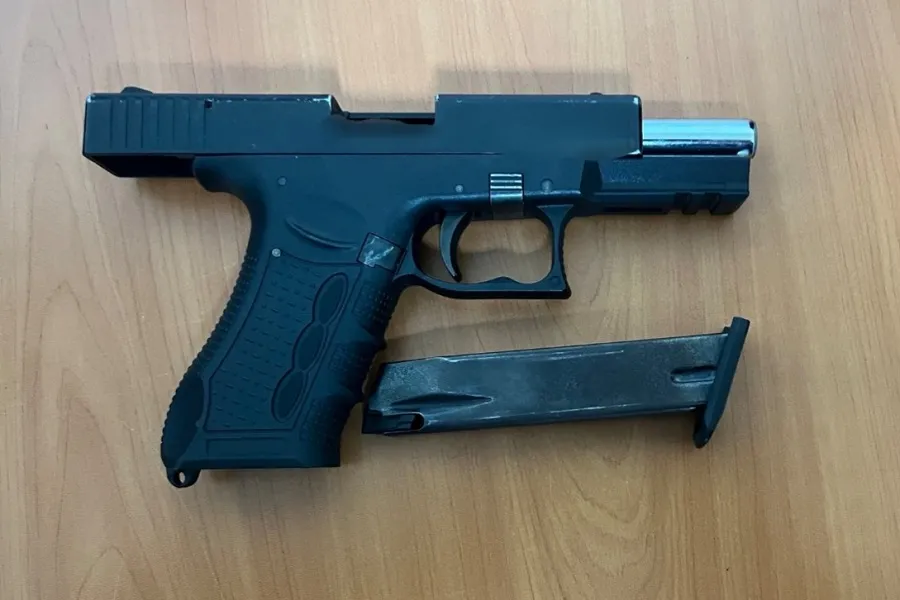 Arrestohet 19-vjeçari për kërcënim me armë në Ferizaj