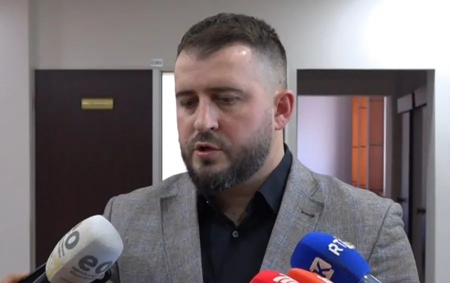 lushaku foto