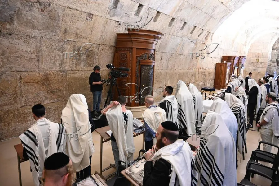 2026 Passover Priestly Blessing at the Western Wall