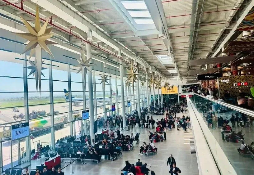 Aeroporti Tirane1234