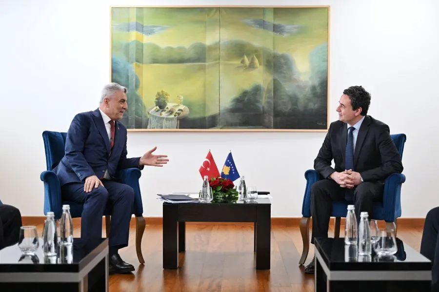 Kurti ministri turk