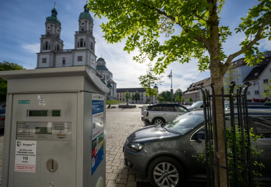Trial against couple for theft of parking coins