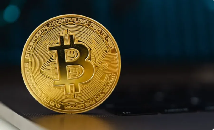Bitcoin rikuperohet  por mbetet në një pikë kritike Bitcoin u rikuperua me 0 7  të mërkurën  por mbetet në një pikë kritike pas një rënieje prej 9 5  që nga e diela Kriptomonedha më e madhe në botë u tregtua me rreth 67 000 dollarë  duke qëndruar   