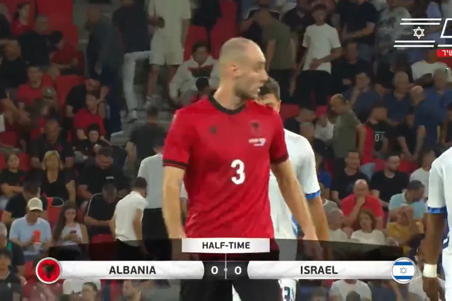 Mbyllet pjesa e parë mes Shqipëri   Izrael Ka përfunduar me rezultatin 0 0 pjesa e parë e ndeshjes miqësore ndërmjet Shqipërisë dhe Izraelit në stadiumin  Air Albania   në debutimin e trajnerit italian Rolando Maran në stolin kuqezi Shqipëria   