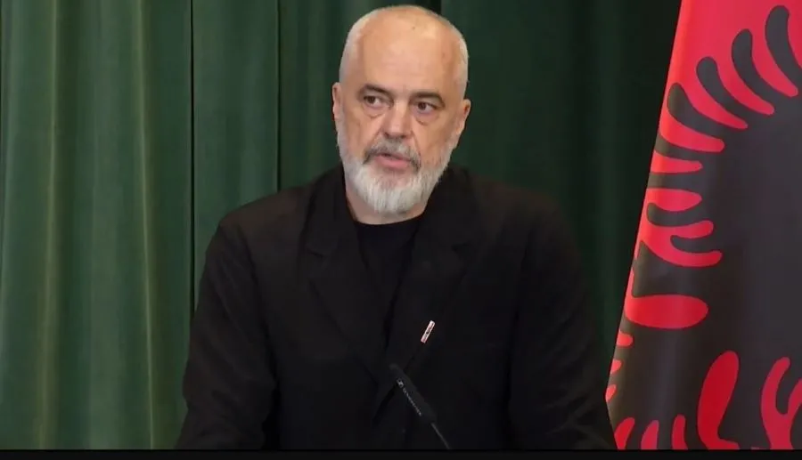 Rama përplaset me gazetaren e CNN për projektin në Zvërnec  Doni të më dëgjoni apo doni vetëm të flisni  Kryeministri Edi Rama foli sot në një intervistë për CNN International  ku u pyet për projektin në Zvërnec Gjatë fjalës së tij Rama u përplas   