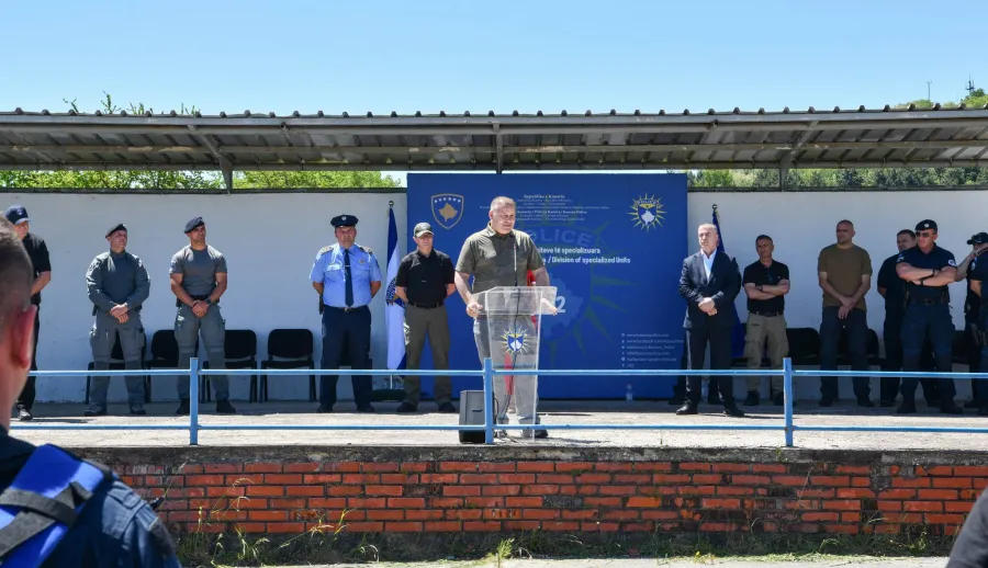 Incidentet  simpatike  të së mërkurës në Kosovë   ikje nga burgu e policia  vjedhje motoçiklete e shpërthim gomash     Incidente të çuditshme kanë ndodhur të mërkurën në Kosovë  për sa i përket sigurisë publike Një person u arrestua e u lirua më   