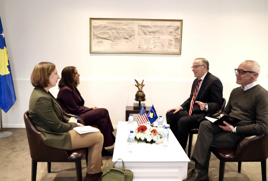 Hamza dhe PDK  Ne lidhemi me gazin amerikan  Kosova të ec përpara krah SHBA së Partia Demokratike e Kosovës dhe kryetari i saj Bedri Hamza janë zotuar se do ta realizojnë projektin për lidhjen e Kosovës me gazin amerikan  duke e cilësuar atë si   