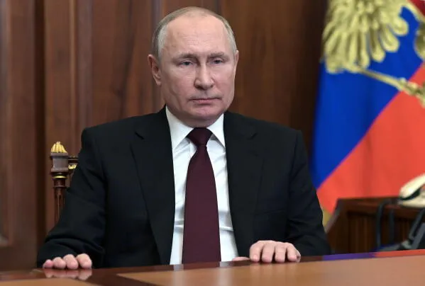 Pas sulmeve ukrainase  Putin do të forcojë mbrojtjen ajrore Presidenti rus Vladimir Putin deklaroi të enjten se Rusia do të forcojë mbrojtjen ajrore për t iu kundërvënë sulmeve të fundit me dronë nga Ukraina  të cilat kanë depërtuar thellë në   