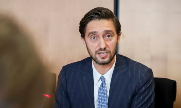 Uran Ismaili  Konjufcës  Ti dhe Albin Kurti e keni mik Martin Berishajn  sekserin e energjisë me Serbinë